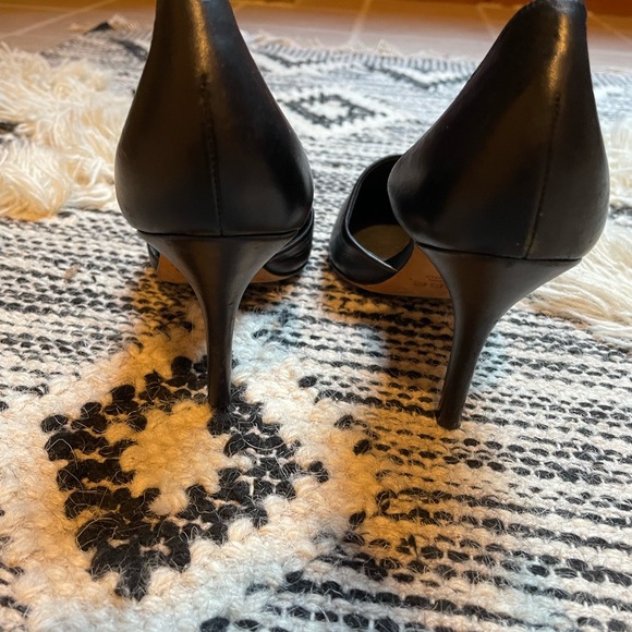 Vince women’s pointy pumps Worn only Once! - Picture 3 of 4